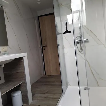 Le Framboisier V De La Distillerie Bio Spirit Belgium Holiday home *