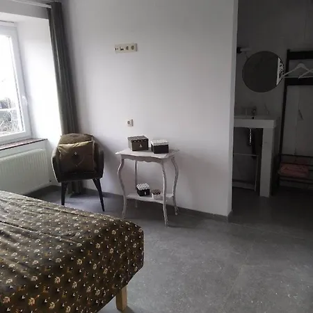 Le Framboisier V De La Distillerie Bio Spirit Belgium Neufchâteau