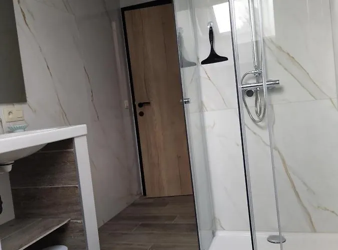 Le Framboisier V De La Distillerie Bio Spirit Belgium 펜션 *